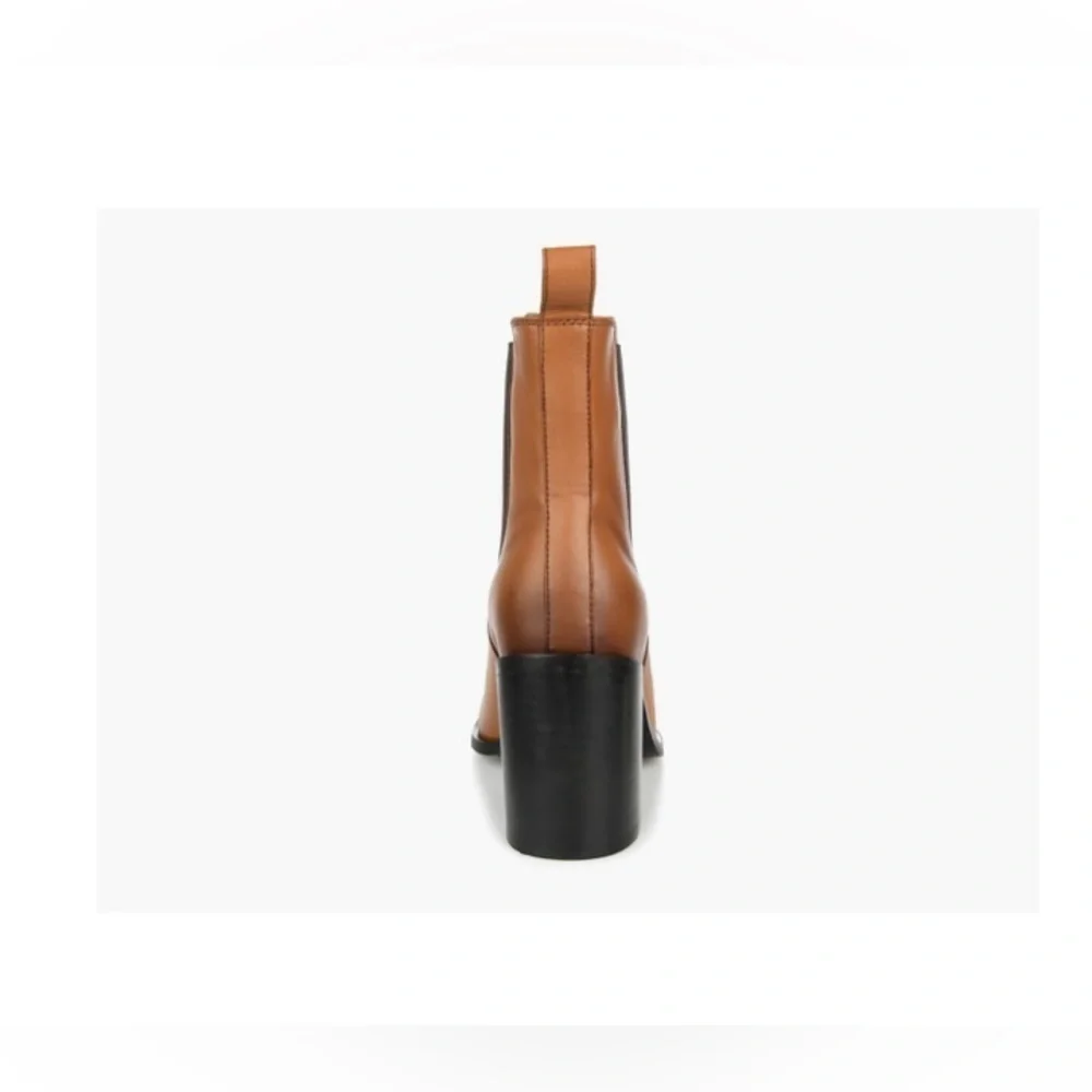 Journee Signature Rowann Chelsea Boot